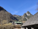 Über die Brücke mit Blick zum <a href=/gipfel/gruenstein-575/>Grünstein</a>,#