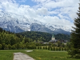Blick auf Schloss Elmau  (Foto gespeichert zu Ziel Aussichtspunkt Elmau u. Zugspitzmassiv),#