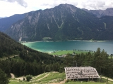 Blick über die Teisslalm auf den <a href=/gipfel/baerenkopf-11442/>Bärenkopf</a> (Foto gespeichert zu <a href=/wanderweg/dalfazer-wasserfall-dalfazalm-1083/>Weg</a>) (Foto gespeichert zu Ziel Bärenkopf),#