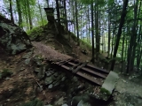 Die kaputte Brücke kann man leicht bergseitig umgehen,#