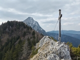 Gipfelkreuz mit Blick zum <a href=/gipfel/hochstaufen-1501/>Hochstaufen </a>  (Foto gespeichert zu Ausgangspunkt Fuderheustein),#