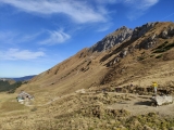 Blick zur Gappenfeldalpe unter der <a href=/gipfel/sulzspitze-6817/>Sulzspitze</a> (Foto gespeichert zu <a href=/freizeit/gappenfeldscharte-38391/>Gappenfeldscharte</a>) (Foto gespeichert zu Ziel Gappenfeldalpe),#