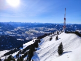 Blick zum Sendemast auf der <a href=/gipfel/hochwartspitze-12636/>Hochwartspitze</a> und Richtung Oberstdorf (Foto gespeichert zu Ziel Grünten),#