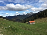 Blick zur Hörndlwand und <a href=/gipfel/gurnwandkopf-132/>Gurnwandkopf</a> (Foto gespeichert zu <a href=/wanderweg/oberwidholzkaser-aussichtspunkt-mansurfer-3153/>Weg</a>),#