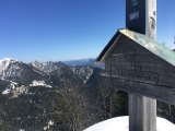 Blick zum <a href=/gipfel/heimgarten-138/>Heimgarten,</a> Herzogstand und <a href=/gipfel/martinskopf-685/>Martinskopf</a> (von links) (Foto gespeichert zu <a href=/gipfel/hirschberg-893/>Hirschberg</a>),#