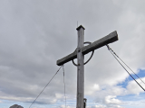 Gipfelkreuz mit <a href=/gipfel/rumer-spitze-13998/>Rumer Spitze</a>  links (Foto gespeichert zu Ausgangspunkt Mandlspitze),#