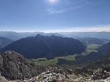 Blick über das Leutaschtal auf die <a href=/gipfel/grosse-arnspitze-33419/>Große Arnspitze</a> (Foto gespeichert zu Ziel Obere Wettersteinspitze),#