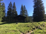 Die <a href=/huetten/obere-kaelberalm-9103/>Obere Kälberalm</a>  kurz vor der Hochlandhütte (Foto gespeichert zu <a href=/huetten/obere-kaelberalm-9103/>Obere Kälberalm</a>) (Foto gespeichert zu Ausgangspunkt Hochlandhütte),#