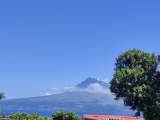 Blick zum Pico auf der Nachbarinsel (Foto gespeichert zu Ziel Parkplatz altes Fährterminal),#