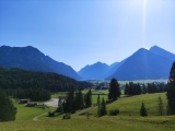 Parkplatz und Heiterwanger See im Hintergrund,#