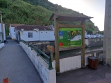 Wandertafel (Parkplatz dahinter auf der anderen Seite des Flusses),#