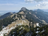 Blick auf die Bergstation der Seilbahn und Sonnenalm und Kampenwand  (Foto gespeichert zu Ziel Scheibenwand),#