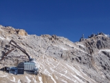 Schneefernerhaus (links) unterhalb der <a href=/gipfel/zugspitze-499/>Zugspitze</a> (Foto gespeichert zu <a href=/huetten/schneefernerhaus-8279/>Schneefernerhaus</a>) (Foto gespeichert zu Ausgangspunkt Zugspitze),#