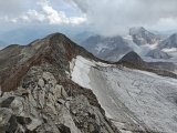 Blick zum <a href=/gipfel/signalgipfel-7064/>Signalgipfel</a> und <a href=/huetten/becherhaus-rifugio-gino-biasi-1026/>Becherhaus </a> ,#