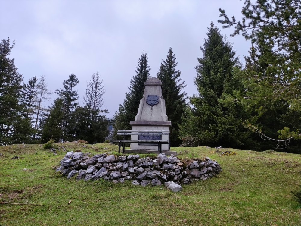 Wanderung Bruggerdenkmal: Wanderung Bruggerdenkmal: Mahnmal am Achselkopf