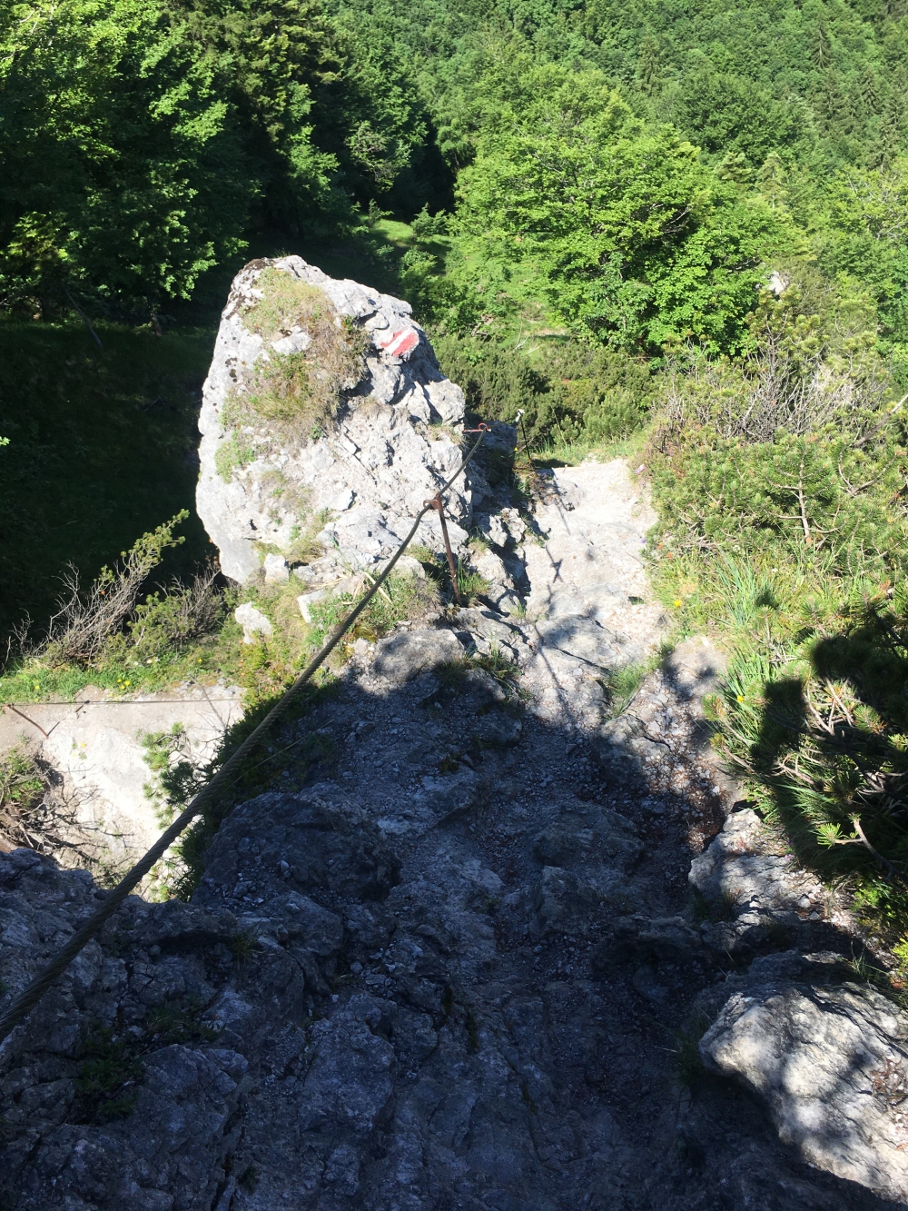 Klettersteig Ackerlspitze von St.Johann: Gleich nach dem Gipfel geht es drahtseilgesichert etwas bergab