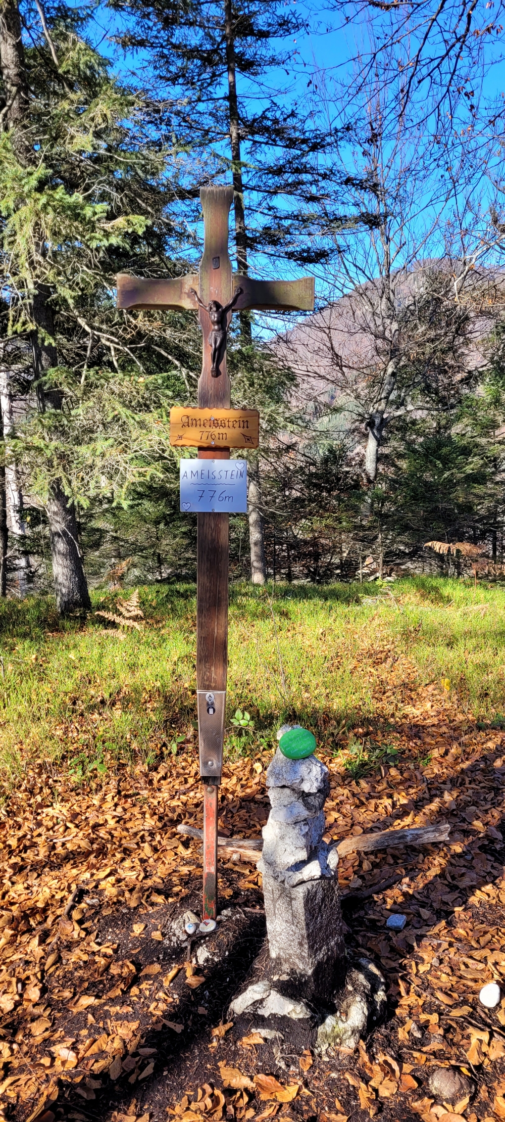 Ameisstein: Gipfelkreuz leider ohne Gipfelbuch (Foto: Brigitte S.)