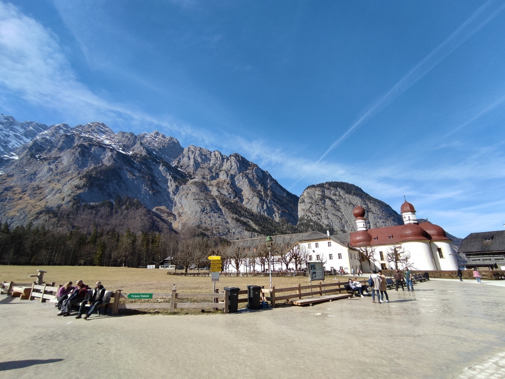 Wanderung Archenkanzel: Wanderung Archenkanzel: Blick von der Anlegestelle auf St. Bartholomä vor dem Archenkof (Anlegestelle St. Bartholomä)