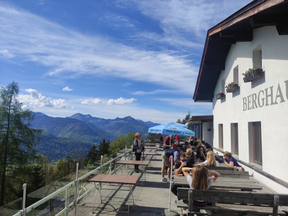 Wanderung Kaindlhütte über Berghaus Aschenbrenner: Wanderung Kaindlhütte über Berghaus Aschenbrenner: Terrasse (Berghaus Aschenbrenner)