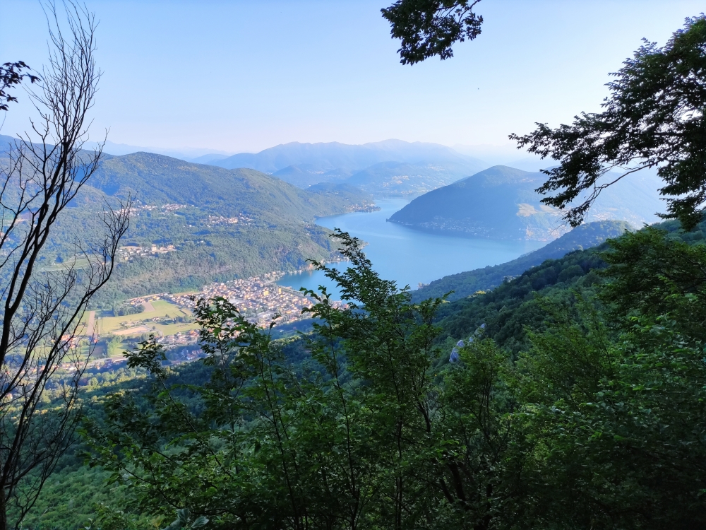 Wanderung Monte Pravello: Wanderung Monte Pravello: Blick auf den Luganer See (Aussichtspunkt 81935)