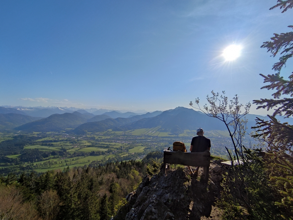 Wanderung Geierstein: Wanderung Geierstein: Blick über Lenggries aufs Brauneck (Aussichtspunkt Maximiliansweg)