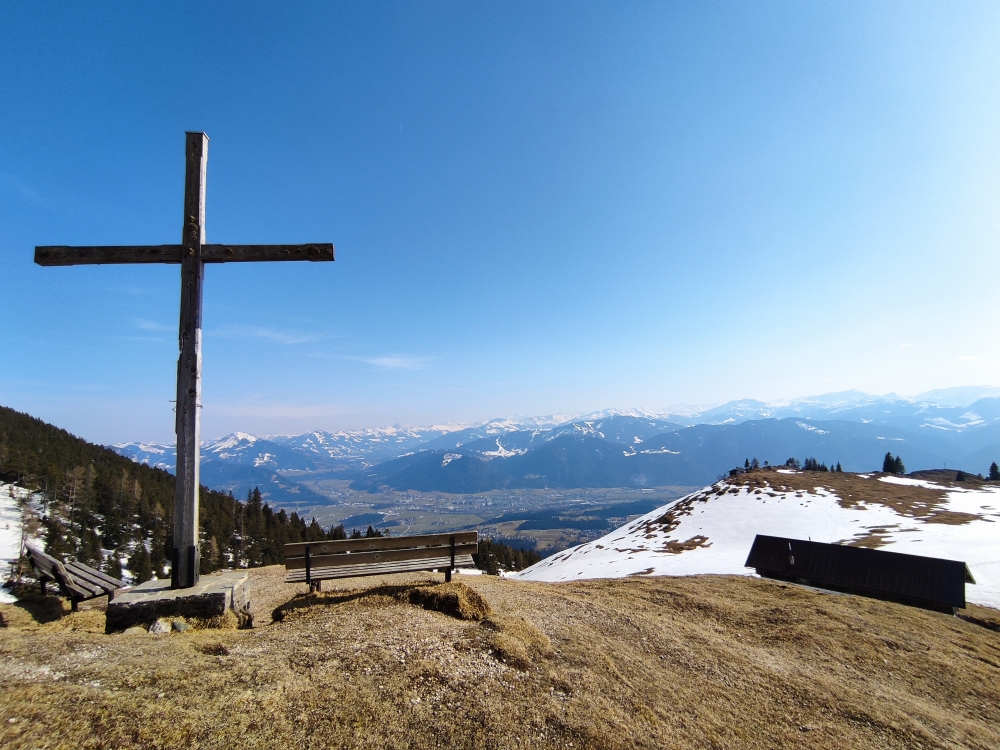 Wanderung Hundsalmjoch: Wanderung Hundsalmjoch: Das Daxerkreuz gleich neben dem Adlerhorst (Aussichtspunkt Adlerhorst)