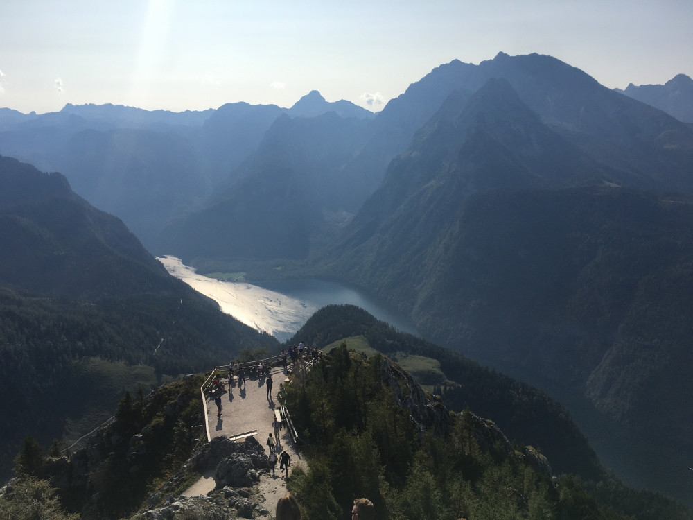 Wanderung Jenner: Wanderung Jenner: Aussichtspunkt mit Blick auf Watzmann-Ostwand und St. Bartholomä (Aussichtspunkt Jenner)