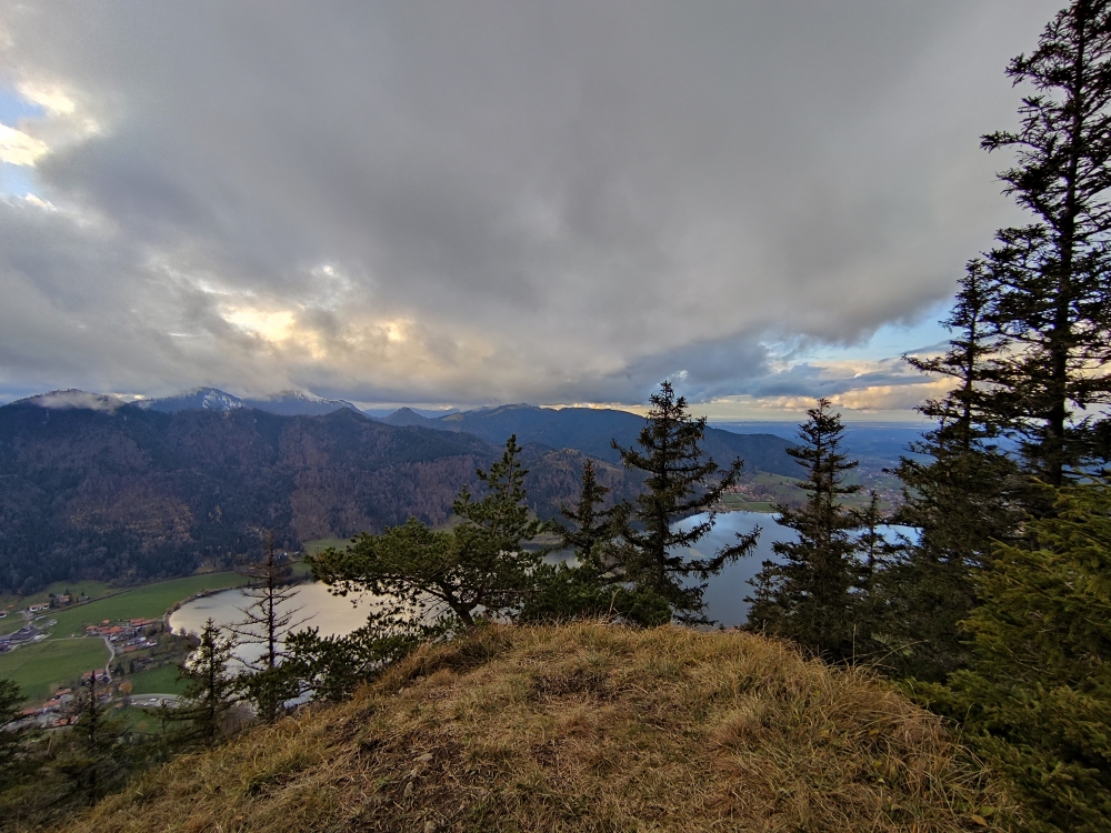 Wanderung Hirschgröhrkopf: Wanderung Hirschgröhrkopf: Schliersee-Tiefblick (Aussichtspunkt Leitnernase)