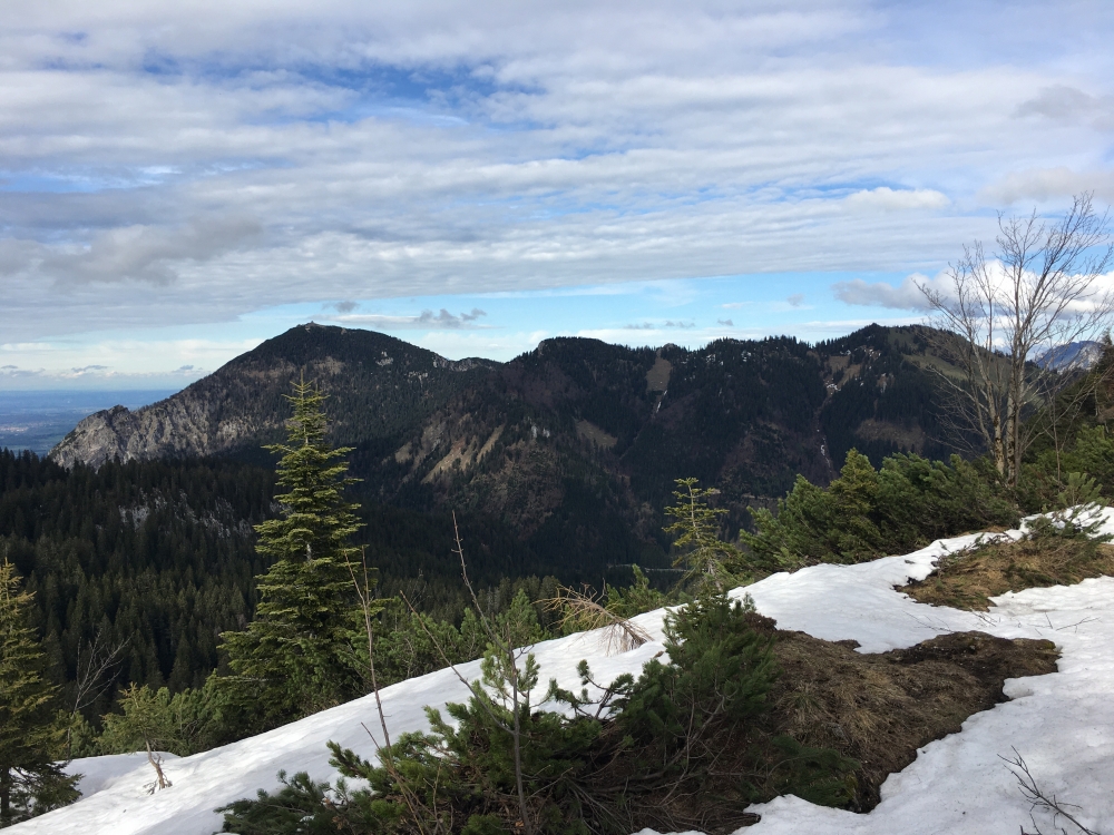 Wanderung Hasenpoint: Wanderung Hasenpoint: Blick auf Hochfelln, Thoraukopf, Weissgrabenkopf, Gröhrkopf und Haaralmschneid (Aussichtspunkt Mansurfer)