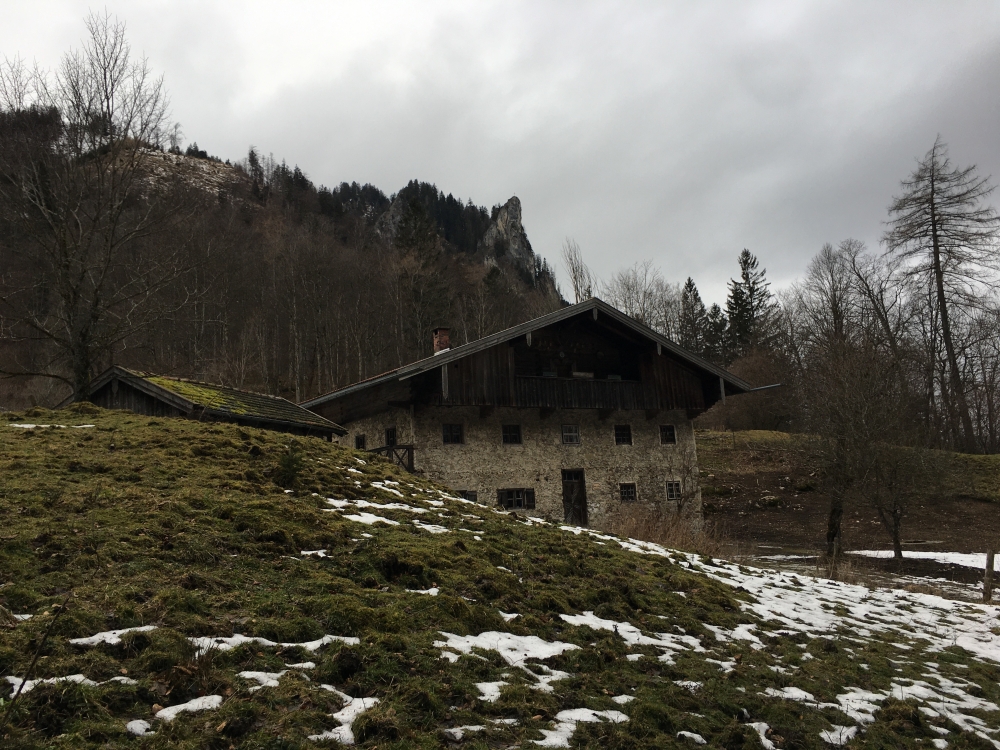 Wanderung Maiwand: Wanderung Maiwand: Der Bauer am Berg mit der Maiwand im Hintergrund
