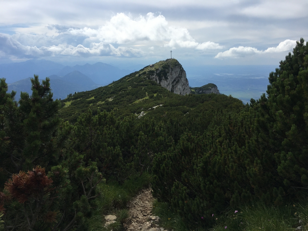 Wanderung Benediktenwand: Wanderung Benediktenwand: Benediktenwand vom Anstieg über den Rotöhrsattel