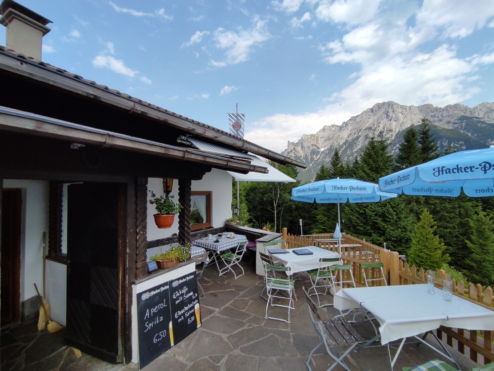 Wanderung Grünkopf und Ederkanzel: Wanderung Grünkopf und Ederkanzel: Rast mit Ausblick (Berggasthaus Ederkanzel)
