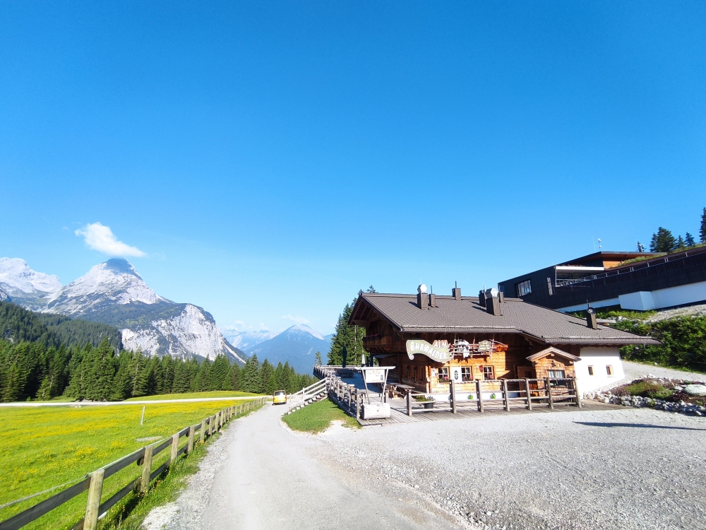 Wanderung Zugspitze über Gatterl: Wanderung Zugspitze über Gatterl: Ehrwalder Alm (Berggasthaus Ehrwalder Alm)