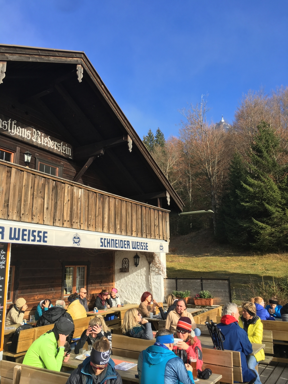 Wanderung Riederstein: Wanderung Riederstein: Terrasse der Galaun (Berggaststätte Riederstein am Galaun)