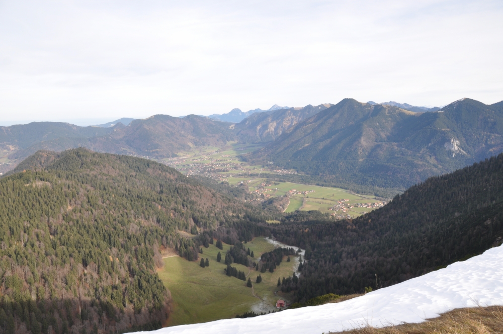 Wanderung Hirschberghaus: Blick über die Holzpointalm zum Wallberg