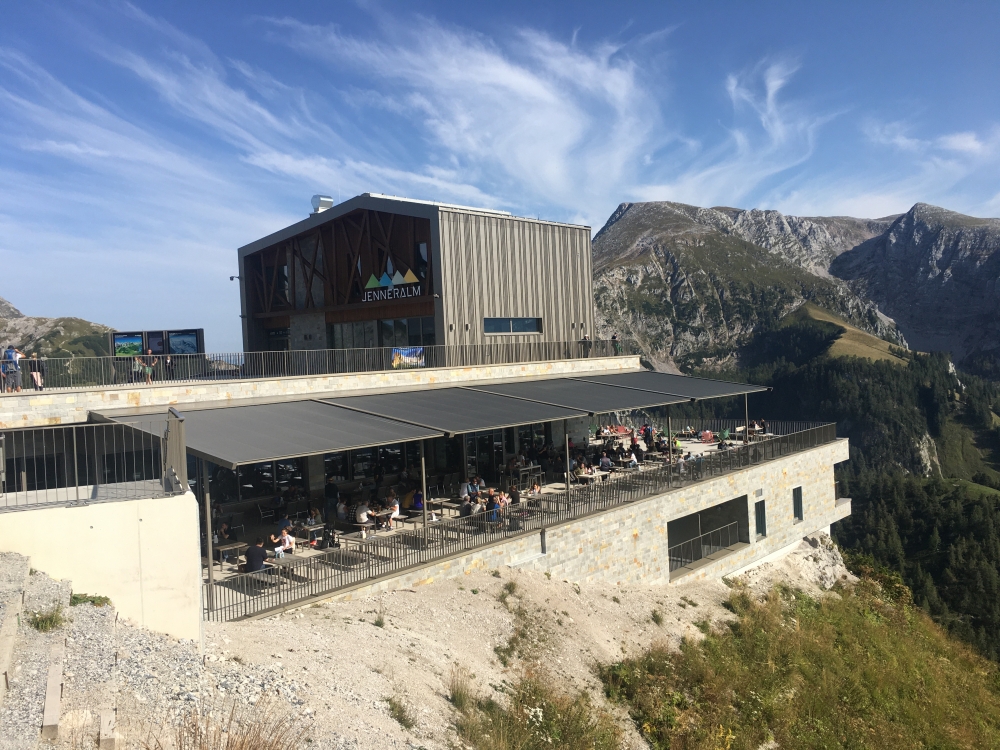 Berggasthof Jennerbahn: Die Jenneralm neben der Bergstation