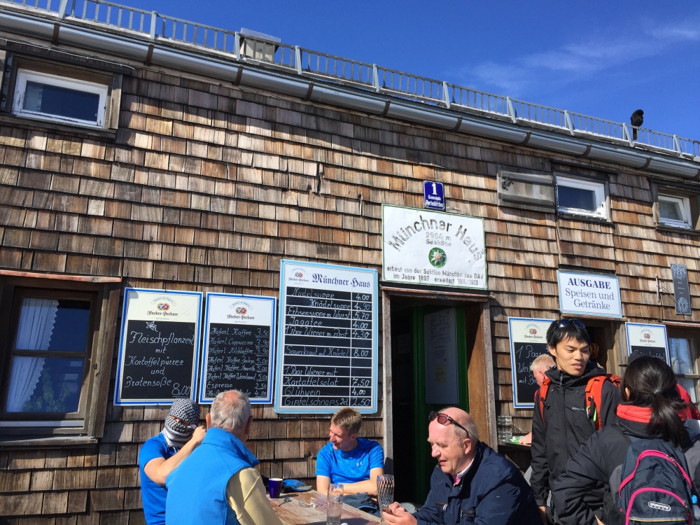 Wanderung Zugspitze über Gatterl: Wanderung Zugspitze über Gatterl: Einkehr auf dem Münchner Haus