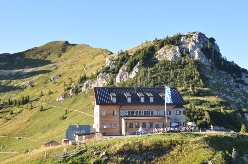 Wanderung Auerspitz: Wanderung Auerspitz: Rotwandhaus vor dem Rotwandgipfel