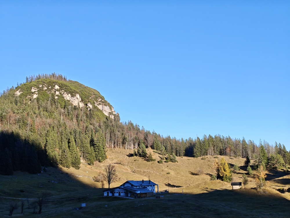 Wanderung Köglhörndl: Wanderung Köglhörndl: Berggaststätte Höhlensteinhaus unter dem Jochkopf
