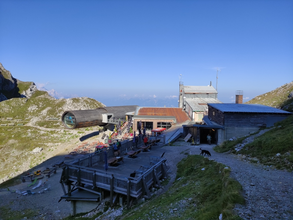 Karwendel-Klettersteig: Karwendel-Klettersteig: Karwendelbahn Bergstation mit Gaststätte (Berggaststätte Karwendelbahn)