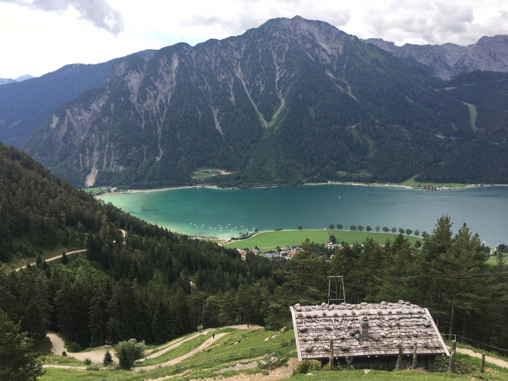 Wanderung Dalfazalm und Wasserfall: Blick über die Teisslalm auf den Bärenkopf