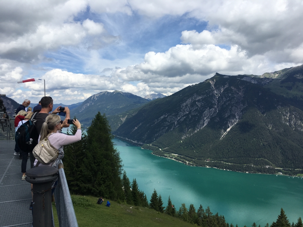Wanderung Bärenkopf mit Bergbahn: Wanderung Bärenkopf mit Bergbahn: Ausblick gleich beim Ausstieg (Bergstation Zwölferkopf)