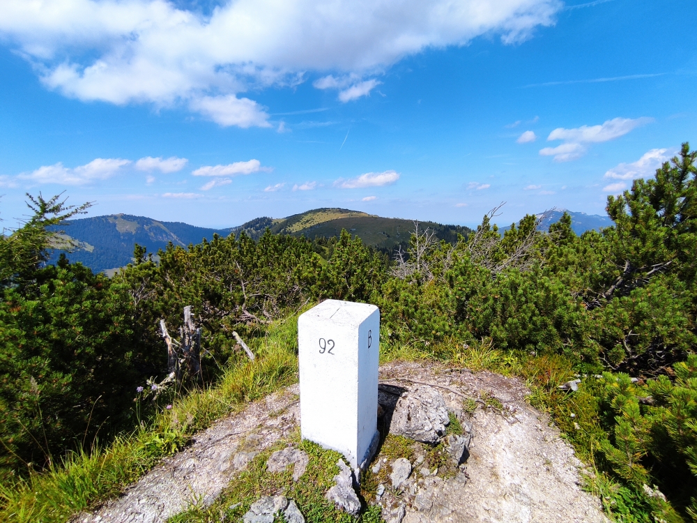 Wanderung Zinnenberg: Wanderung Zinnenberg: Am Gipfel mit Blick zum Zinnenberg (Brandelberg)