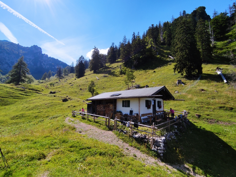 Wanderung Zinnenberg: Wanderung Zinnenberg: Kühle Getränke und belegte Brote gibt's auf der Brandelbergalm (Brandelberg Alm)