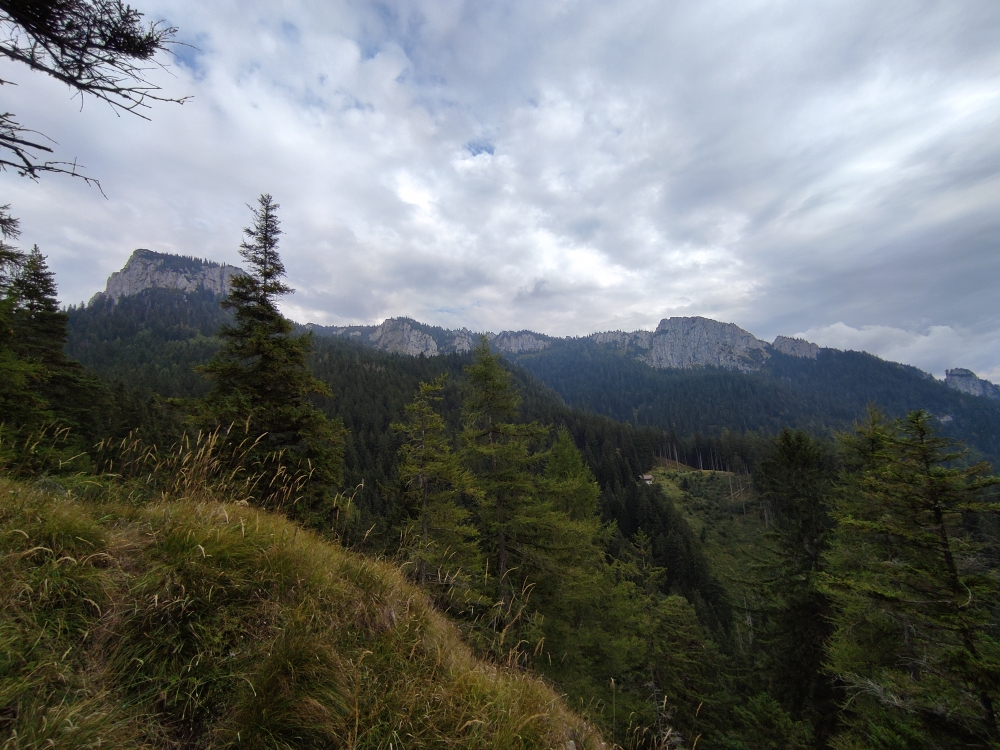 Wanderung Brunnensteinkopf: Sonnwendwand, Bauernwand und Scheibenwand (von rechts nach links)