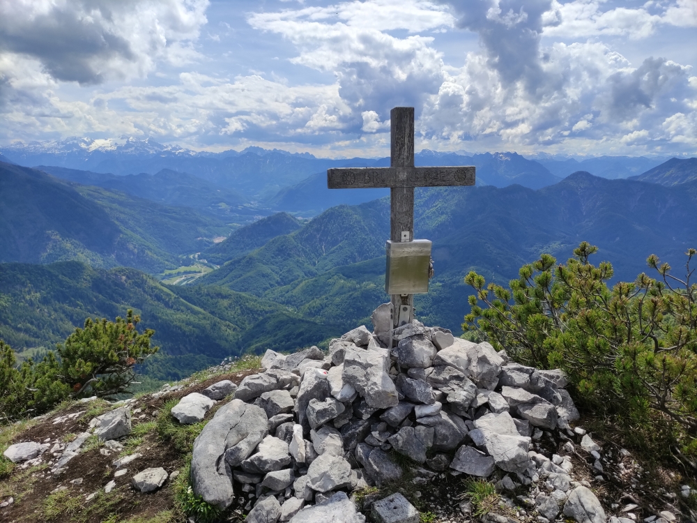 Klettersteig Feuerkogel-Abstieg über Kaiserweg: Klettersteig Feuerkogel-Abstieg über Kaiserweg: Gipfelkreuz (Brunnkogel)