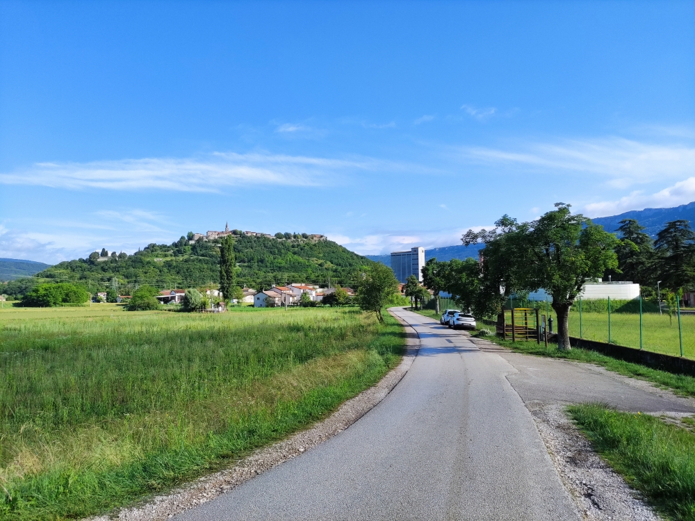 Wanderung 6 der 7 Wasserfälle: Wanderung 6 der 7 Wasserfälle: Parkplatz mit Trinkwasserbrunnen