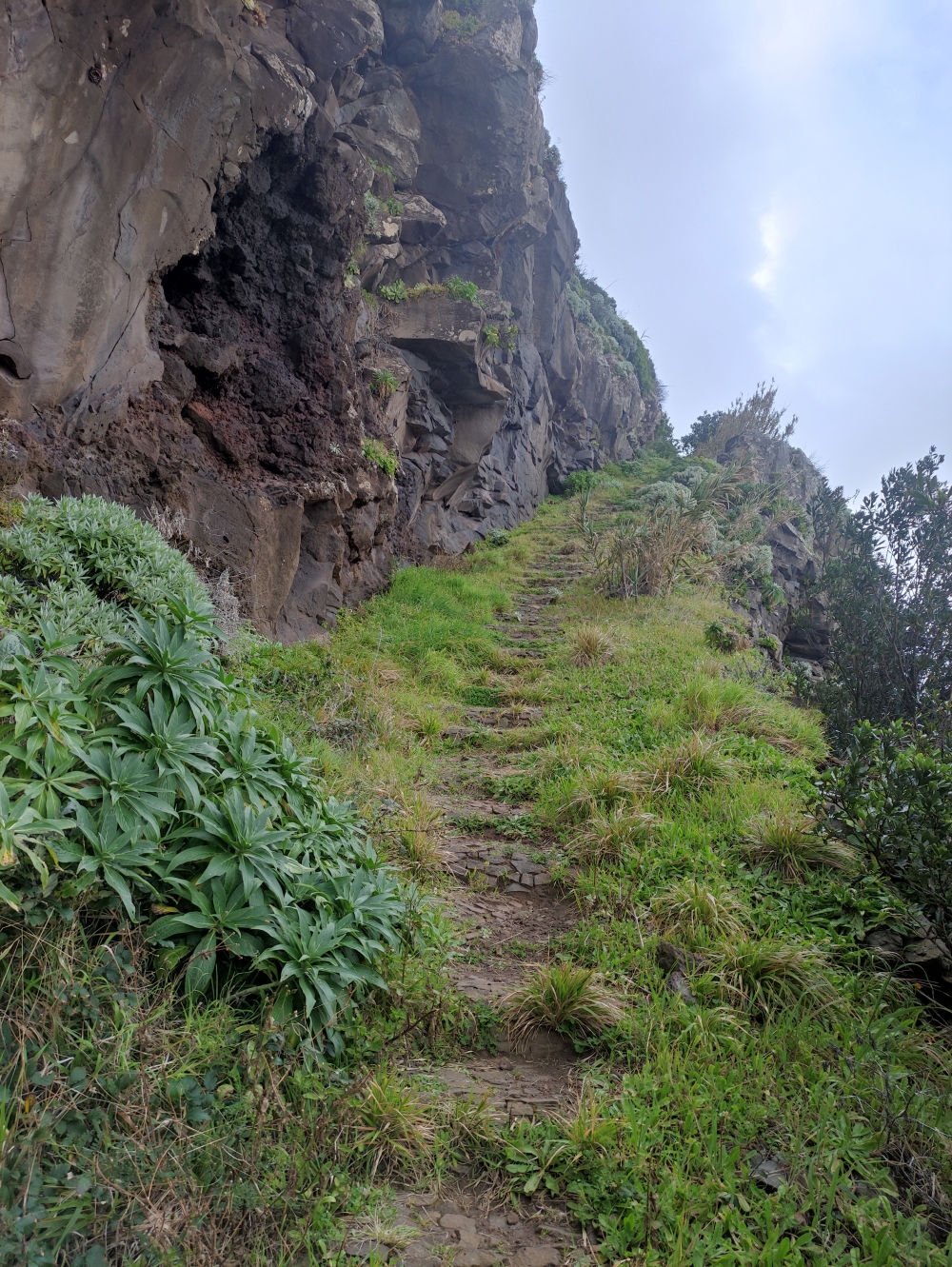 Wanderung Calhau de São Jorge: Alter Pflasterweg zum Restaurant