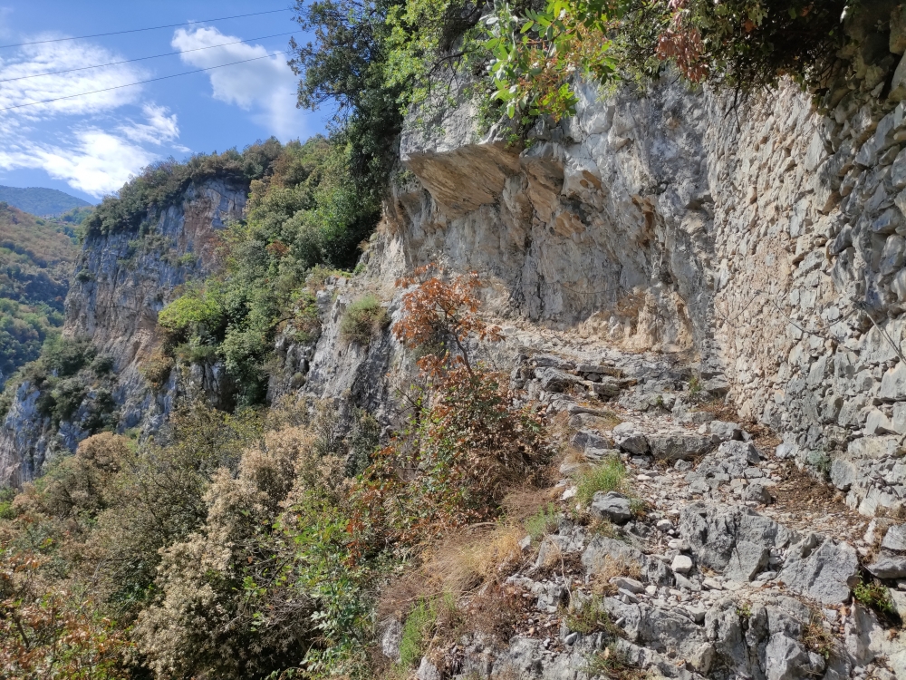 Wanderung Pieve di Tremosine und Campione del Garda: In den Fels geschlagen