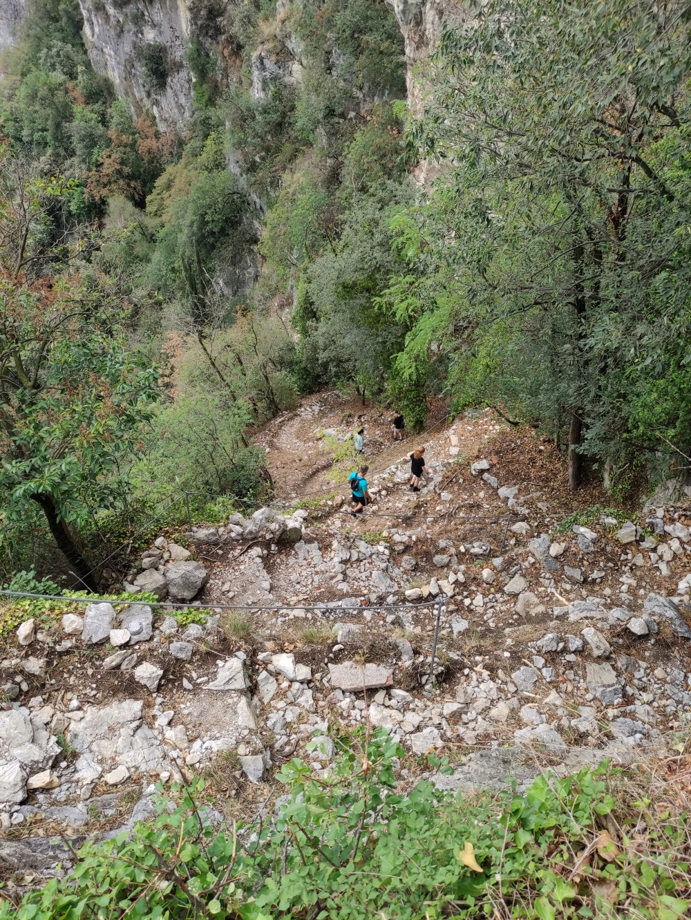 Wanderung Pieve di Tremosine und Campione del Garda: Abstieg zur Grotte